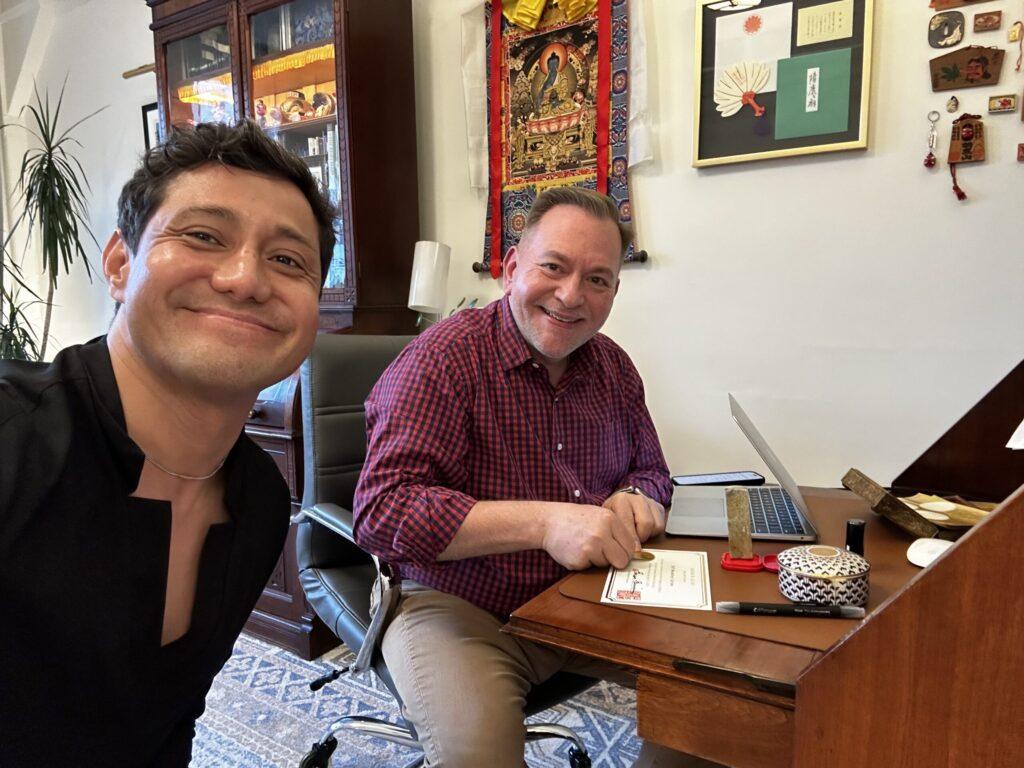 Photo of Brian Brunius and Amilyo Escobar using the Koshin Reiki seal make by Fokke brink for the first time.